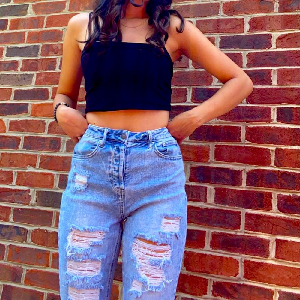 Rue 21 light washed distressed blue jeans